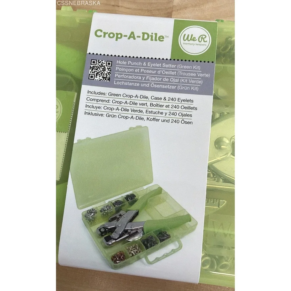 We R Memory Keepers Crop-A-Dile Hole Punch & Eyelet Setter Green Kit Case‎ New